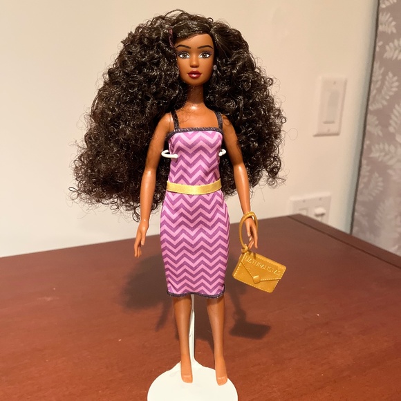 Naturalistas 11.5 inch Fashion Doll Danya and with 3C Textured Hair - Picture 5 of 5